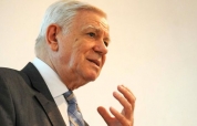 Ministrul de Externe, Teodor Meleşcanu. Sursă foto: EVZ.ro